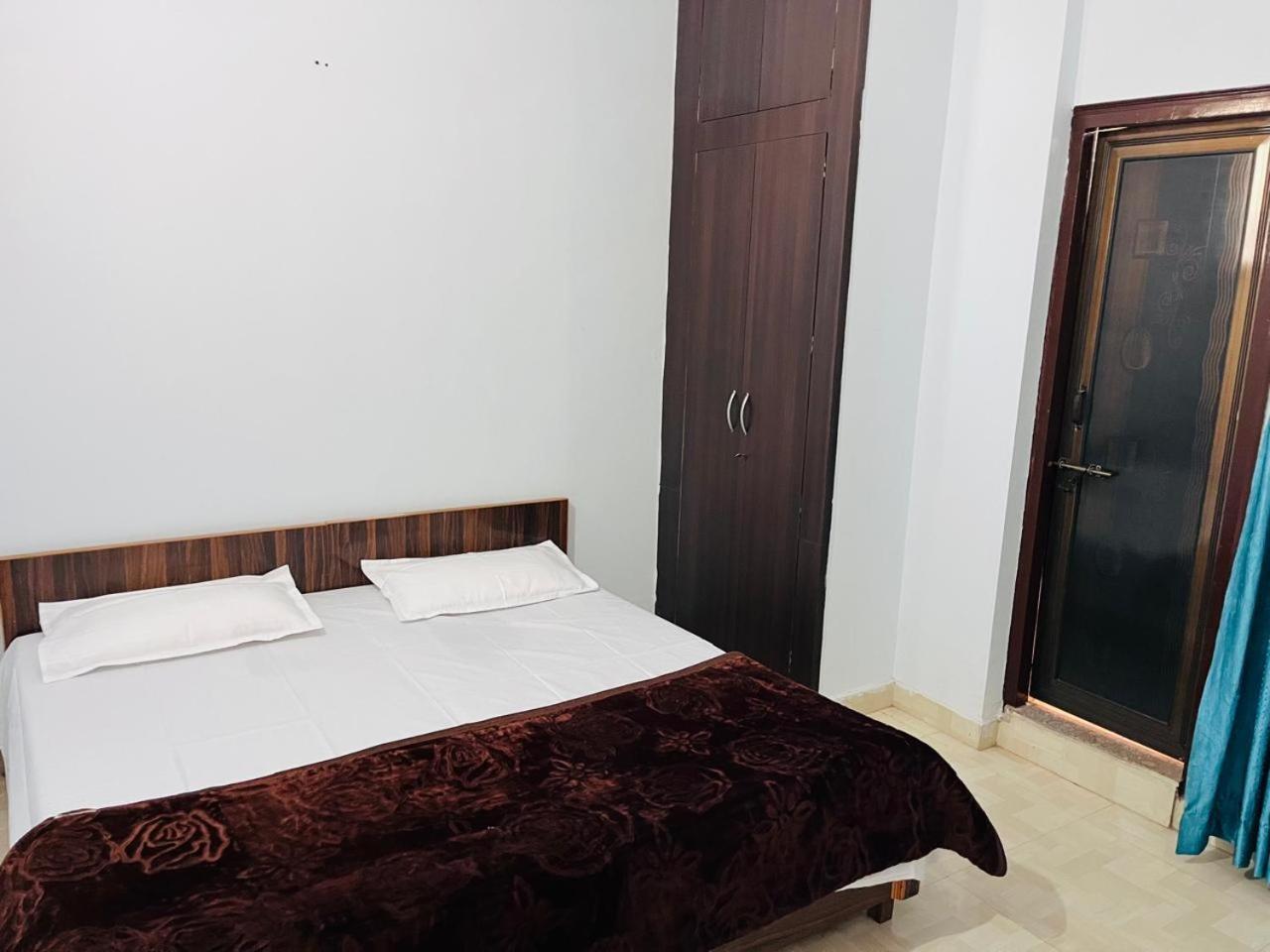Kaushik Bhawan Hotel Rishikesh Exterior photo